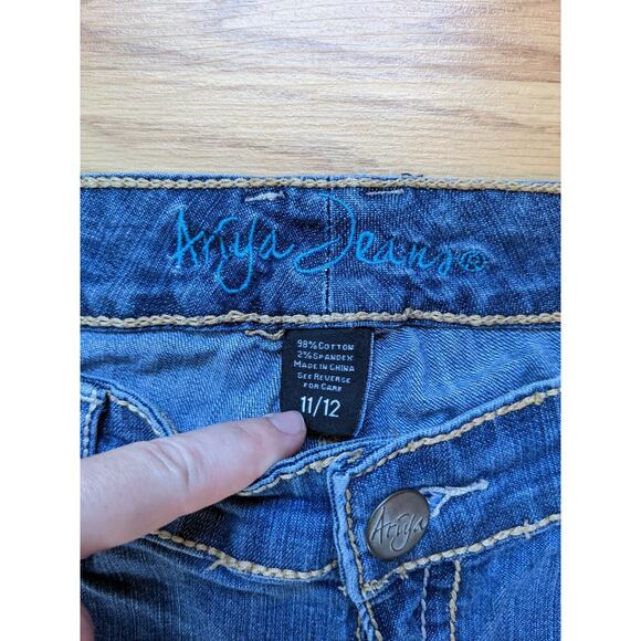 Womens Ariya Jeans Size 11/12 Embroidered Denim Blue Decorated Pockets SEE DESC - Picture 3 of 11